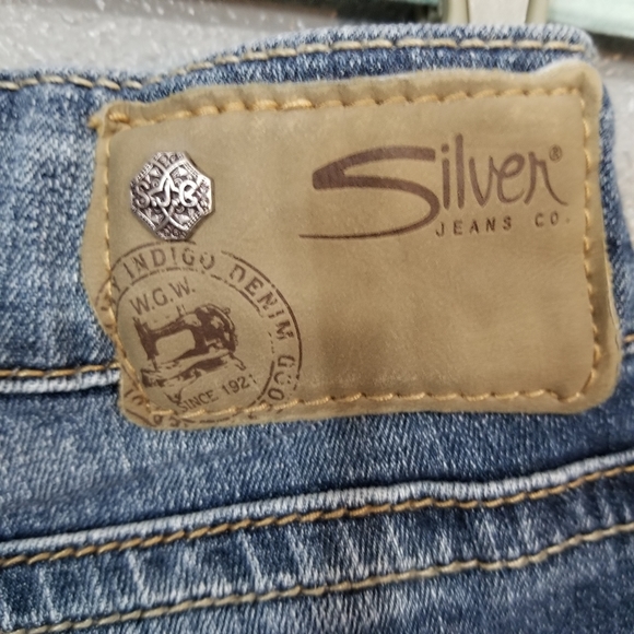 Silver Women's Suki Mid Slim Boot Jean - Picture 8 of 8